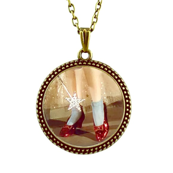 💫Wizard of Oz. Ruby Red Slippers. Pendant!!👠 - Picture 2 of 4